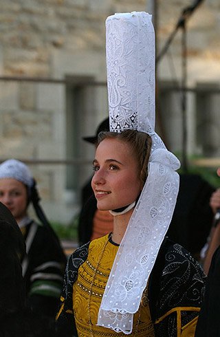  coiffes et costumes de bretagne