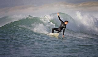 Surf à la pointe de la Torche en Finistere  