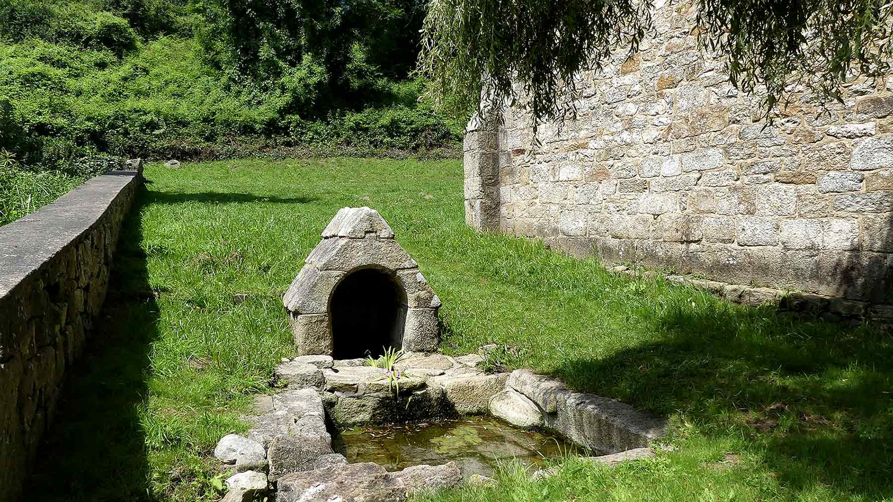Fontaine de Saint-They à Plouhinec