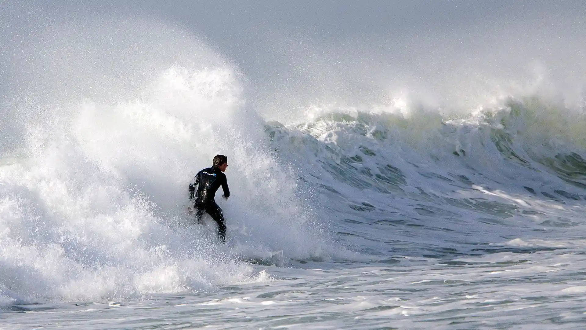 Les Surfeurs de La Torche en Bretagne - La Pointe de la Torche à Plomeur en Bretagne